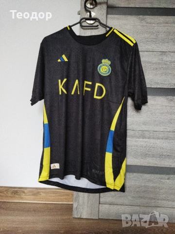 продавам футболна тениска на Ал Насър на Роналдо от сезон 2024-25