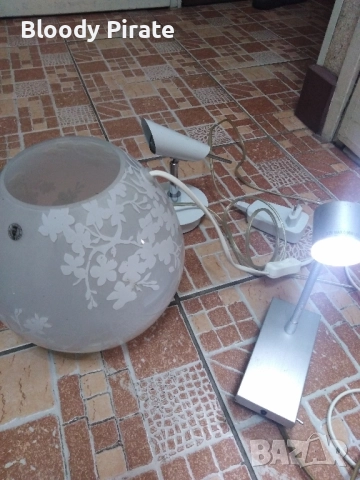 настолна и стенни лампи