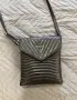Черна кожена чанта Guess, снимка 1