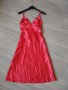 Червена сатенена рокля , снимка 7