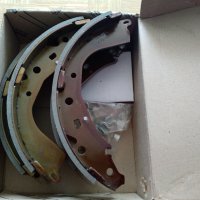 Задни барабанни накладки Toyota Hiace, Hilux, Land Cruiser, 4 Runner 04495-0k160, снимка 2 - Части - 40291302