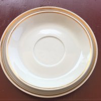 2 бр. бели порцеланови чинии със златни кантове, снимка 3 - Чинии - 41632636