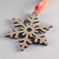 Дървена играчка за елха (снежинка), снимка 1 - Коледни подаръци - 38853171