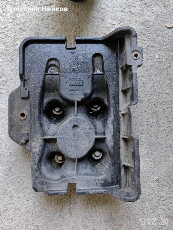 Голф 4 - Акумулатор основа/държач, снимка 1