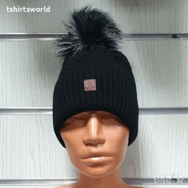 Нова зимна дамска шапка SilverStar в черен цвят с пух/помпон, снимка 1