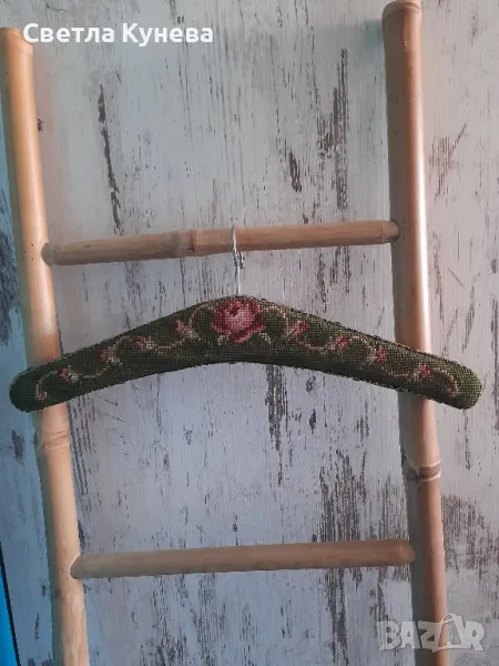 Винтидж закачалка с бродерия , снимка 1
