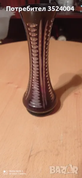 Червена кристална ваза от 70-80 те години на миналия ве.Вазазата е ръчно гравирана.к, снимка 1