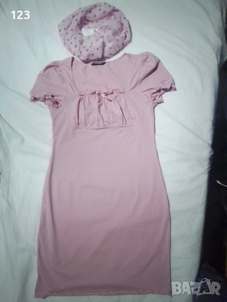 Интересна рокля нежен нюанс пепел от рози с панделка и камъче-диамантче,подчертаваща силуета и шалче, снимка 1