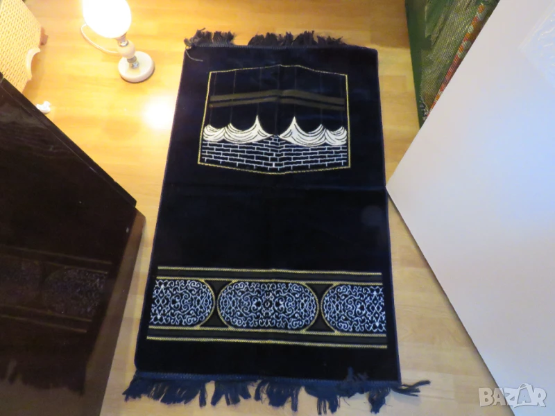 турско молитвено килимче, килимче за молитва за Намаз черен  фон с красиви флорални мотиви османски , снимка 1