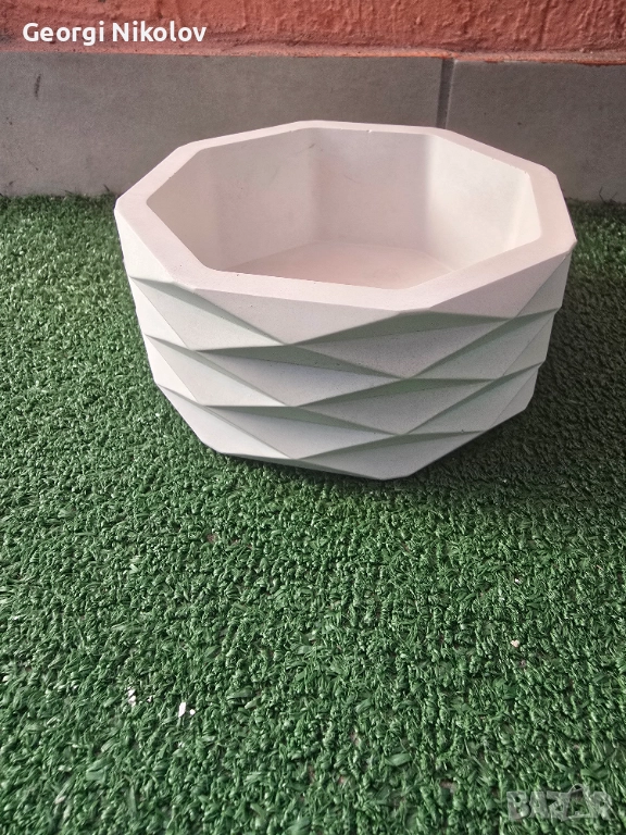 Гипсокерамични кашпи и фигурки, снимка 1