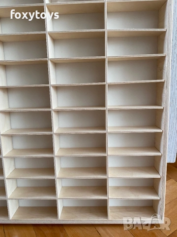 Дефектен дървен рафт, етажерка за колички, 90 отделения, Hot wheels, снимка 17 - Коли, камиони, мотори, писти - 53736218