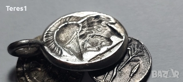 Медалъон сребърен + 2 сребърни монети реплика