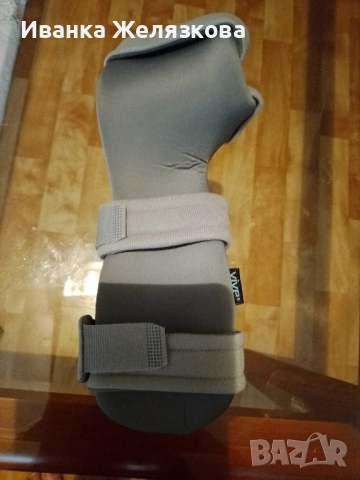 2бр. лява ортеза за обездвижване на китката и длан.