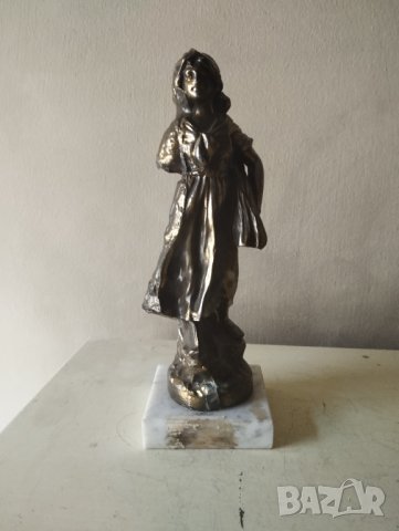 метална статуетка-викториянска дама