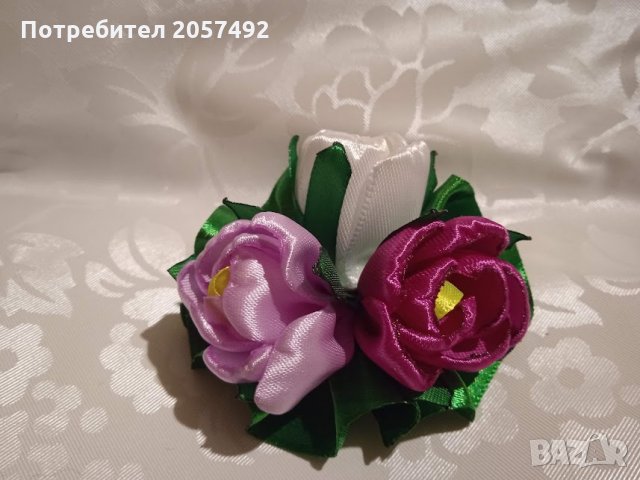 Малки букети от сатенени цветя