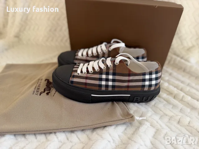 дамски маратонки Burberry , снимка 2 - Маратонки - 56149445