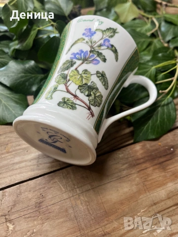 Чаша за чай от фин костен порцелан Crown Trent с ботаническа илюстрация „Ground Ivy“.  , снимка 3 - Чаши - 53311155