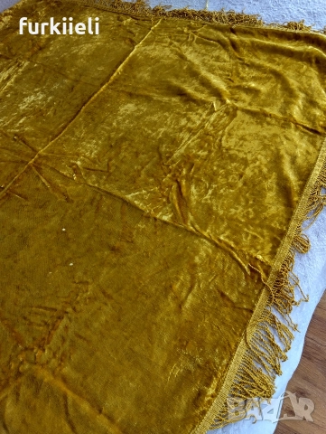 покривка за маса с ресни от всички страни 