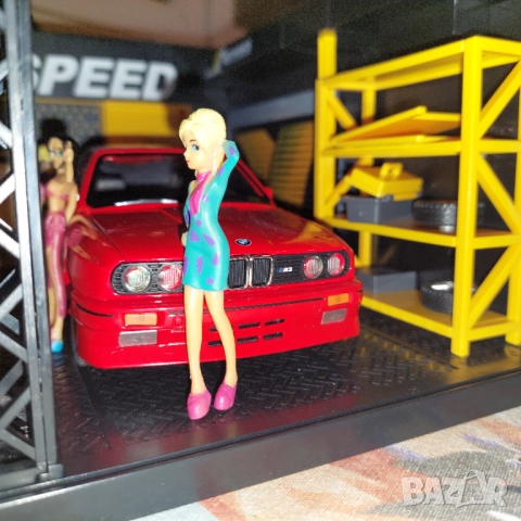 1/24 BMW e30 с 3 момичета 2 бутилки балантайс и сервиз , снимка 13 - Колекции - 51884182
