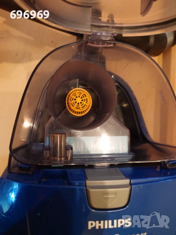 Philips Прахосмукачка без торба PowerPro Compact, снимка 2 - Прахосмукачки - 52647551