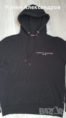 Памучен суичър Tommy Hilfiger в черно с качулка размер М, снимка 5 - Суичъри - 52448036