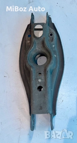 Носач заден долен БМВ E90 E91 E92 BMW, снимка 2 - Части - 53530057