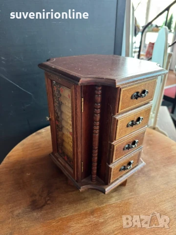 старинна дървена кутия за бижута четиристранна