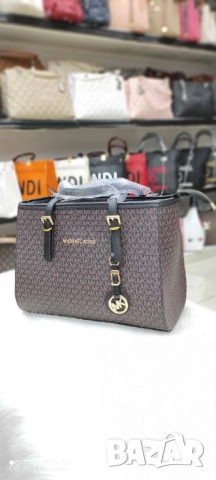 чанти 32х25см tommy hilfiger louis vuitton michael kors chanel gucci tommy hilfiger , снимка 12 - Чанти - 51458189