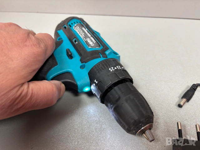 Работещо Винтовертче с батерия и зарядно, снимка 7 - Винтоверти - 53783386