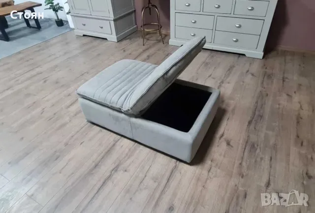 Голяма сива табуретка от плат с функция ракла, снимка 2 - Дивани и мека мебел - 47710069