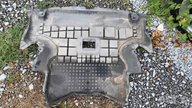 КОРА ПОД ДВИГАТЕЛ МЕРЦЕДЕС Ц КЛАСA w203 2000-2007, снимка 3 - Части - 47280264