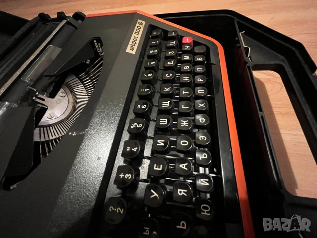 Пишеща машина Хеброс 1300Ф, снимка 3 - Антикварни и старинни предмети - 53783436