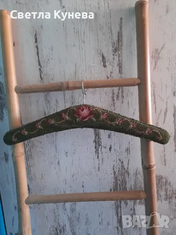 Винтидж закачалка с бродерия 