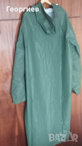 Дъждобран,Яке дъждобран,Ръкавици велур,Вълнени одеала и плат с размери  3.20/0.60 см.Черно кадифе., снимка 2 - Други стоки за дома - 37226885