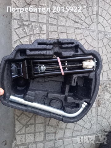 Оригинален комплект крик ключ и кука за vw.Golf.4.5.6.Bora.passat.-Fox.polo.lupo.skoda fabia.