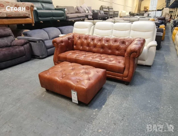 Кафяв кожен диван тройка и табуретка тип Честърфийлд, снимка 5 - Дивани и мека мебел - 50887344