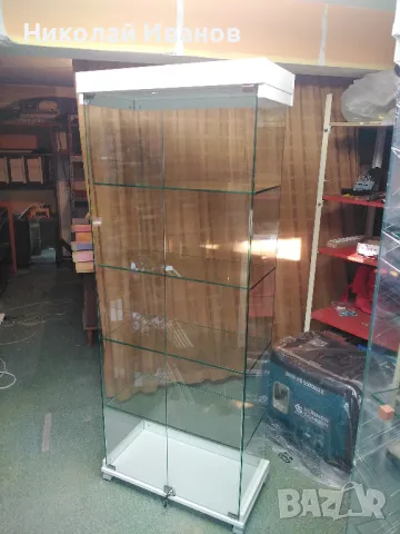 стъклени витрини,стелажи 