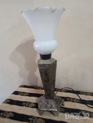 Винтидж настолна лампа