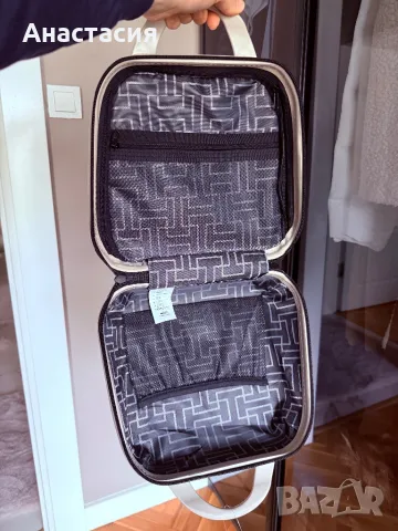 Малко куфарче за гримове или фриз ринадлежности, снимка 3 - Куфари - 49540694