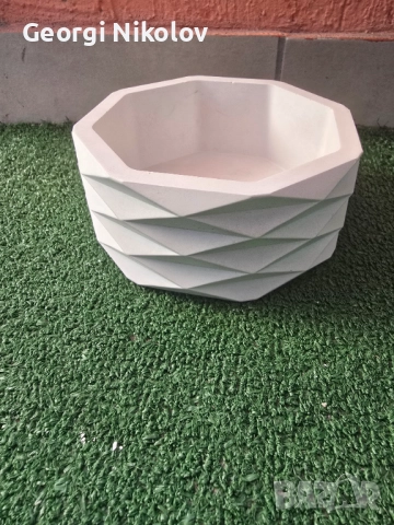 Гипсокерамични кашпи и фигурки