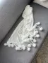 Бял шал с пухчета, снимка 2