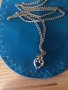 Продавам, малък нежен сребърен, дамски, медальон с синджир , снимка 2