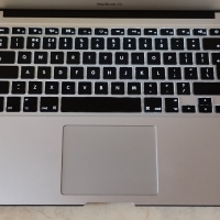 MacBook Air 13,3 инча (А1466) - пълен комплект (като нов), снимка 4 - Лаптопи за дома - 44820602