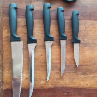 ножове комплект на дървена стойка от Германия, 5 броя +ножица, чисто нови, снимка 3 - Прибори за хранене, готвене и сервиране - 39132685