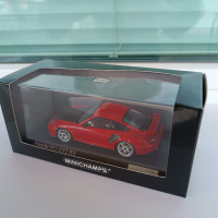 Колекционерски модел 1:43 Minichamps - Porsche 911 GT2RS, снимка 1 - Колекции - 44694792