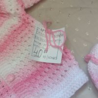 Плетен бебешки костюм в розово и бяло , снимка 5 - Комплекти за бебе - 41456027