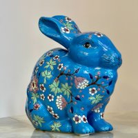 Деко фигура - Порцеланов заек на цветя (син), снимка 2 - Декорация за дома - 39370408