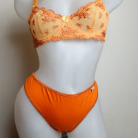 Оранжев тюлен сутиен с прозрачни чашки и бродерии 75А/В размер, снимка 9 - Бельо - 36314092