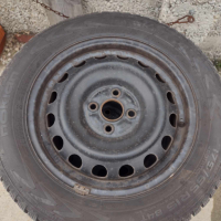 Зимни гуми Nokian с метални джанти от Toyota Yaris II- 175/65/15, снимка 5 - Гуми и джанти - 44776135