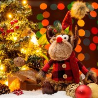 Коледен елен, седящ с Кариран костюм, 39см, снимка 2 - Декорация за дома - 42718912